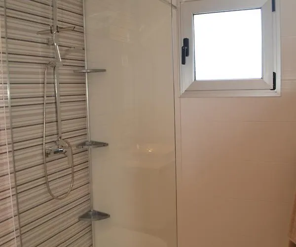 Gracioseros 118 & 202 公寓 *